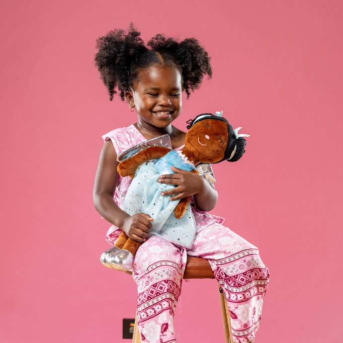 Pourquoi est-il important que votre enfant ait une poupée qui lui ressemble : développer l'estime de soi et l'empathie