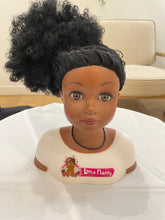 Charger l'image dans la galerie, Tête à coiffer afro Little Happy coiffée, vue de face
