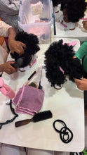 Charger l'image dans la galerie, Enfant qui coiffe la tête à coiffer noire aux cheveux afro Little Happy (visuel 2)
