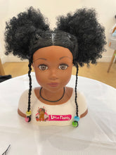 Charger l'image dans la galerie, Tête à coiffer noire coiffée en couettes afro et tresses avec perles
