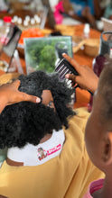 Charger l'image dans la galerie, Enfant qui coiffe la tête à coiffer noire aux cheveux afro Little Happy (visuel 3)
